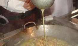 勾兑高汤爆料视频大全,视频大全带你探秘餐饮行业黑幕